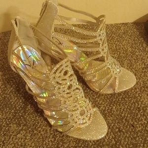 Windsor Champagne heels glitter and bling size 7 formal wear